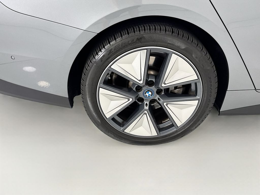 Thumbnail: 2023 BMW i4 - 32