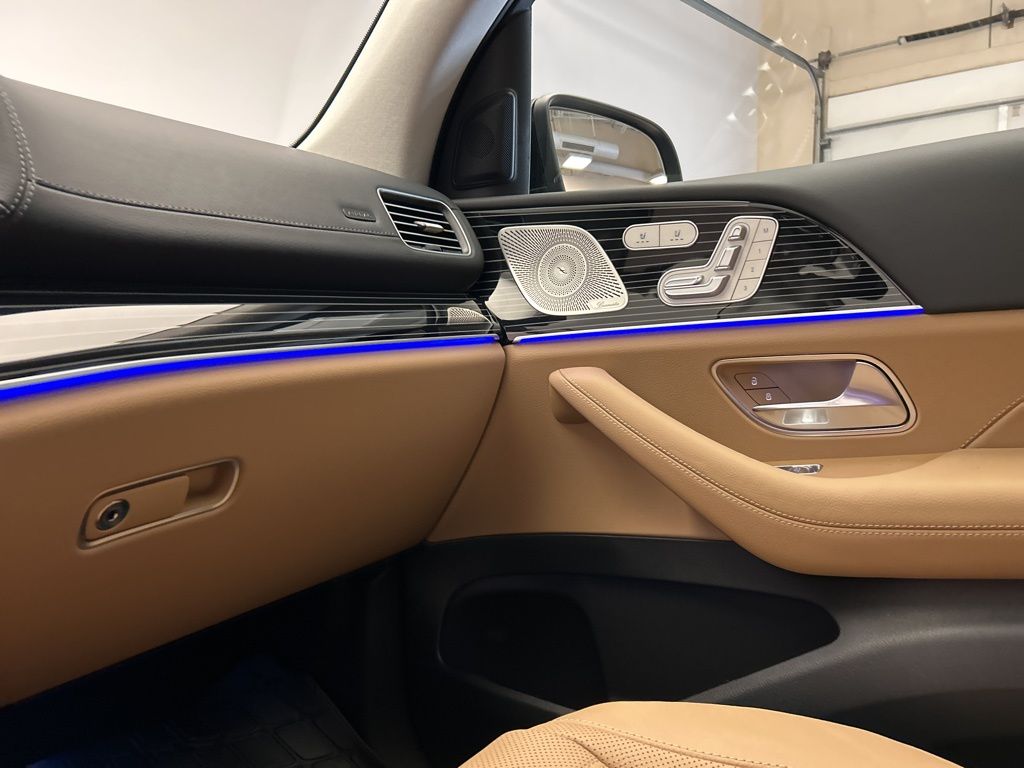 Thumbnail: 2026 Mercedes-Benz GLS - 21
