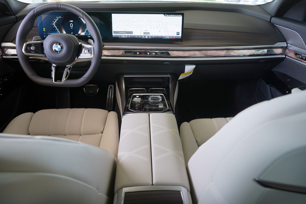 2025 BMW 7 Series 760i xDrive 14