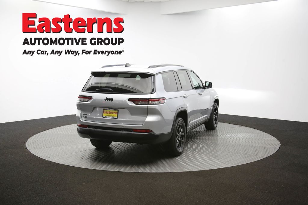 Used 2024 Silver Jeep Altitude image 39
