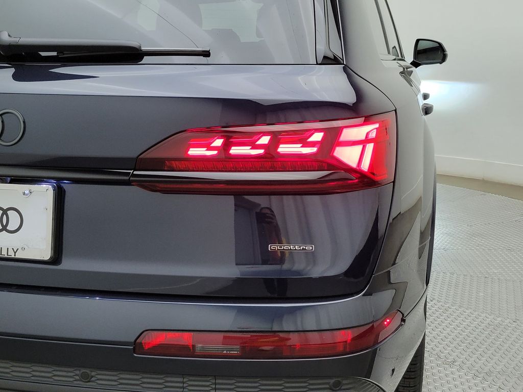 Thumbnail: 2026 Audi Q7 - 8