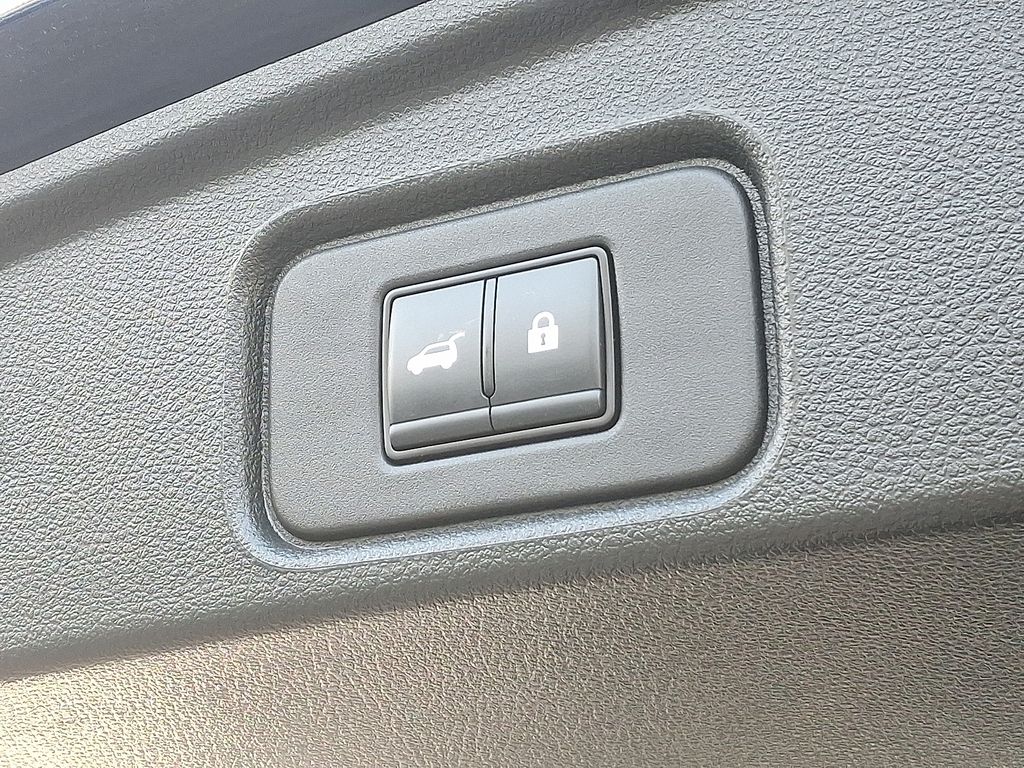 2023 Nissan Pathfinder SV 31