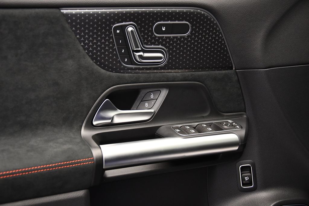 Thumbnail: 2025 Mercedes-Benz GLA - 32