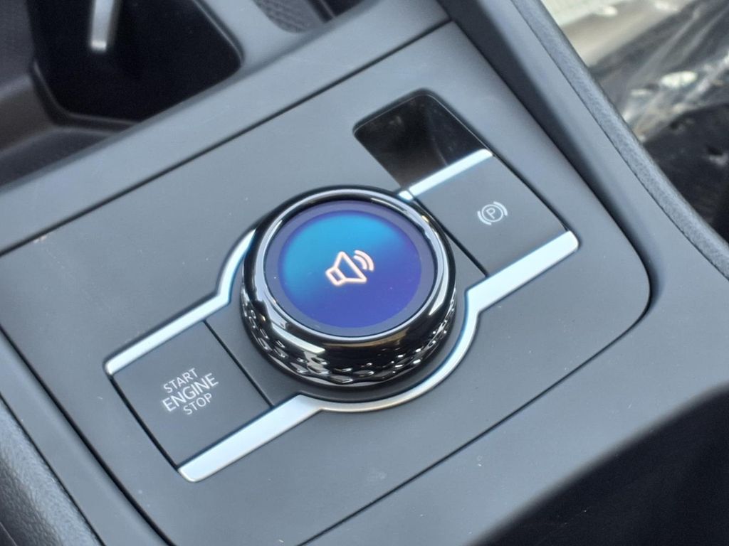 New 2026 Deep Black Pearl Volkswagen 2.0T SE image 18