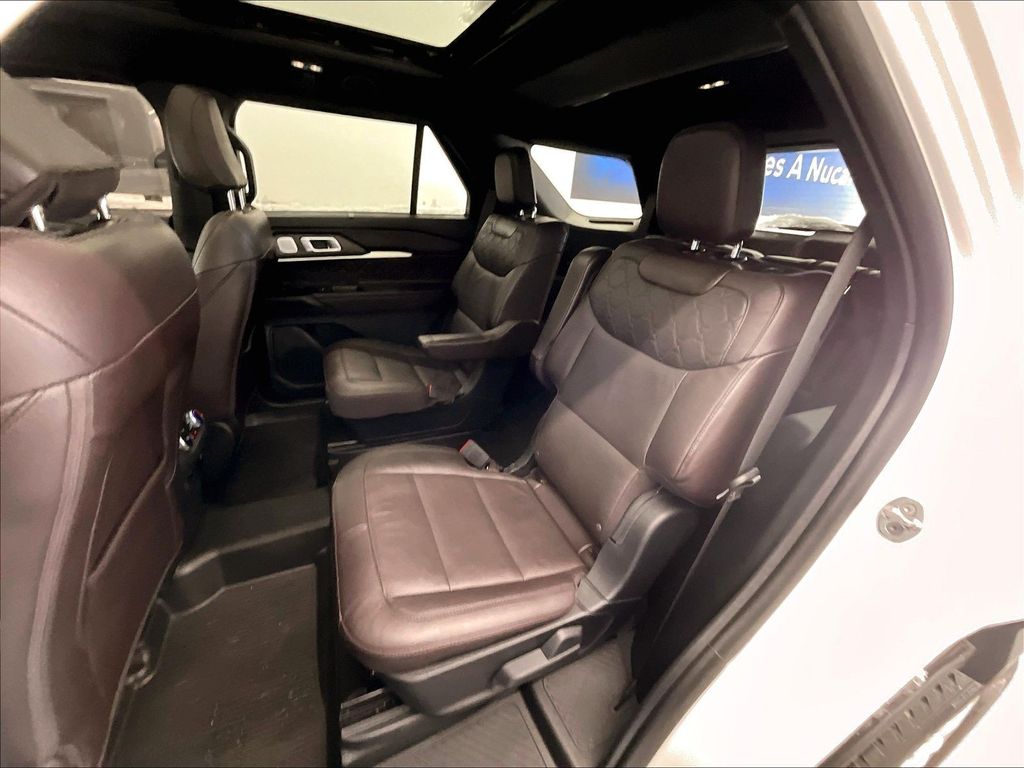 2025 Ford Explorer — photo 15