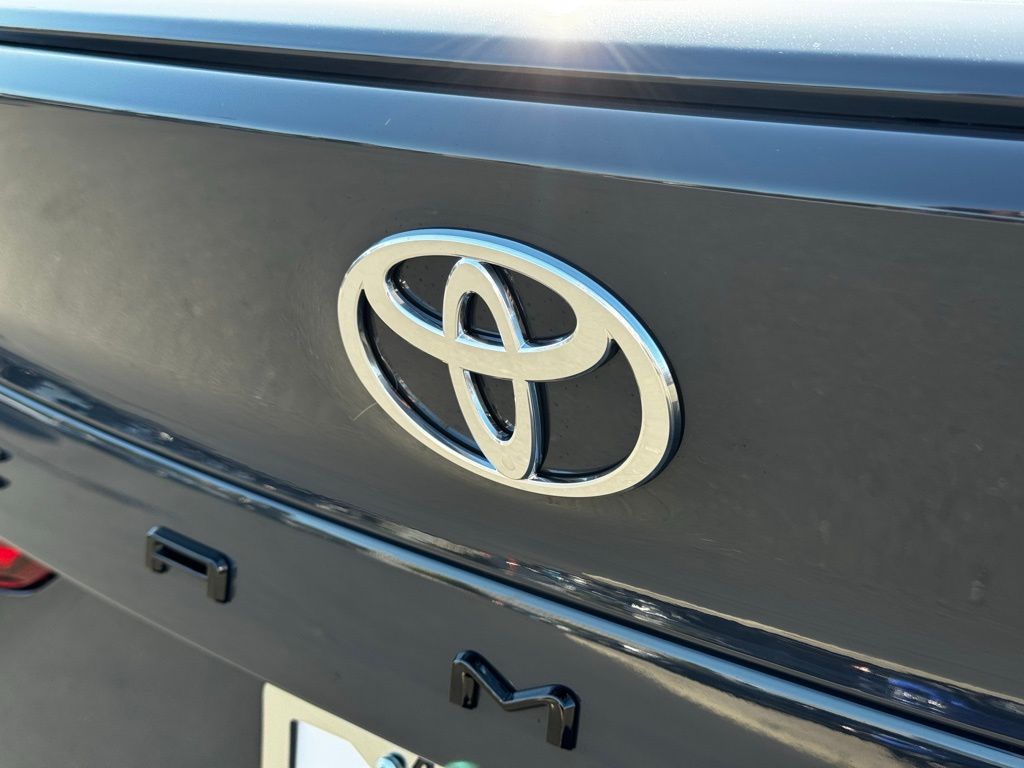2025 Toyota Camry SE photo 11