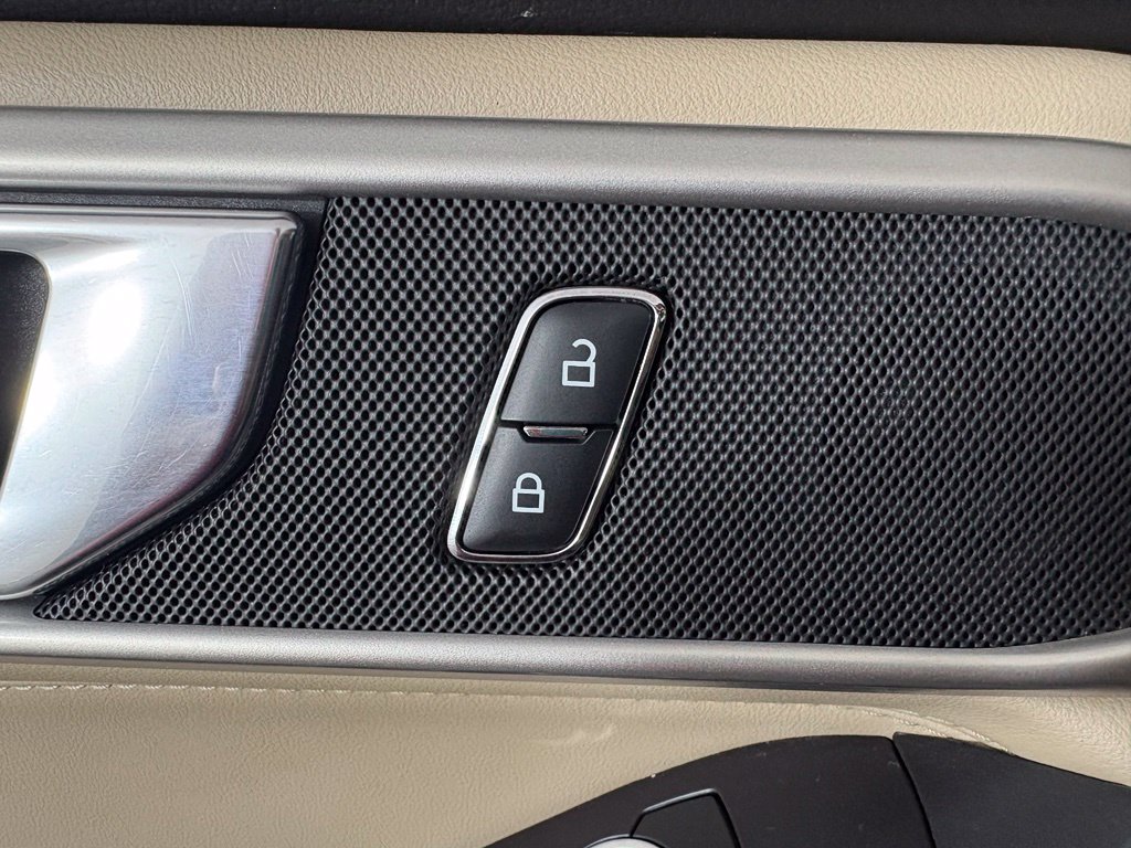 2020 Ford Explorer #18