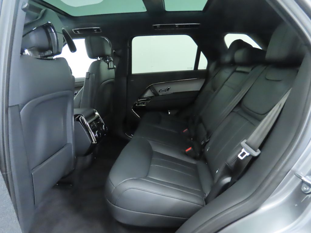 2025 Land Rover Range Rover Sport SE 23