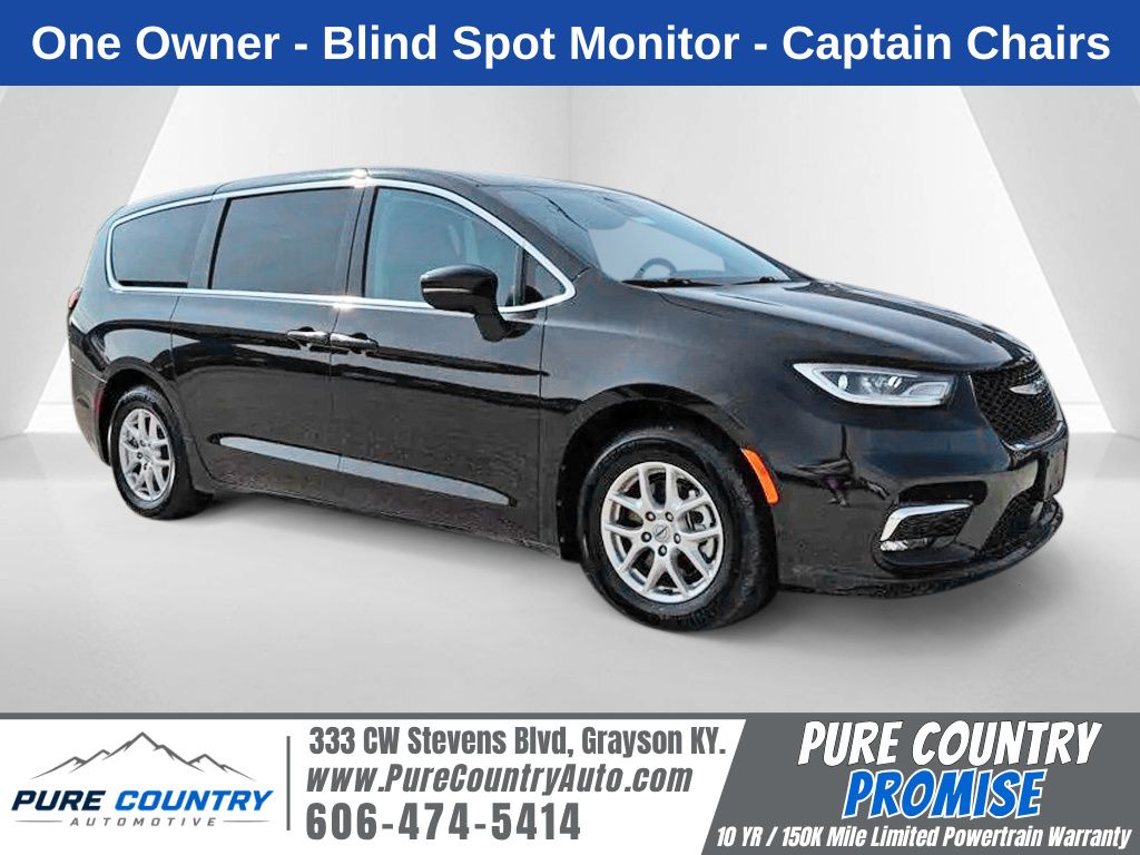 Brilliant Black Crystal Pearlcoat 2023 Chrysler Pacifica Minivan Front-Wheel Drive 9-Speed Automatic