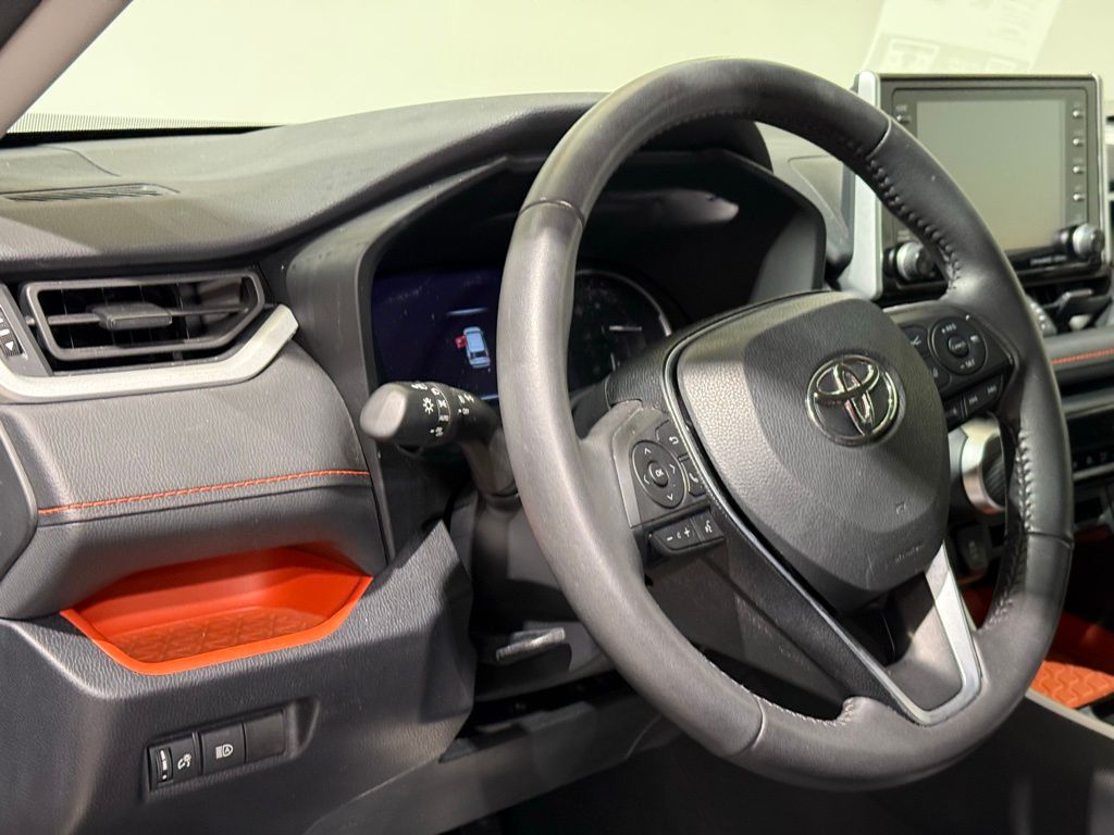 Thumbnail: 2020 Toyota RAV4 - 17