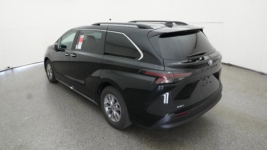 Thumbnail: 2026 Toyota Sienna - 18