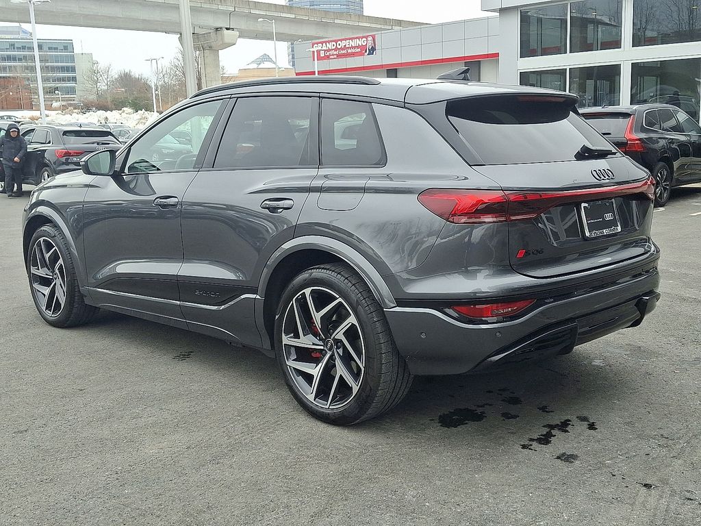 Thumbnail: 2025 Audi SQ6 e-tron - 6