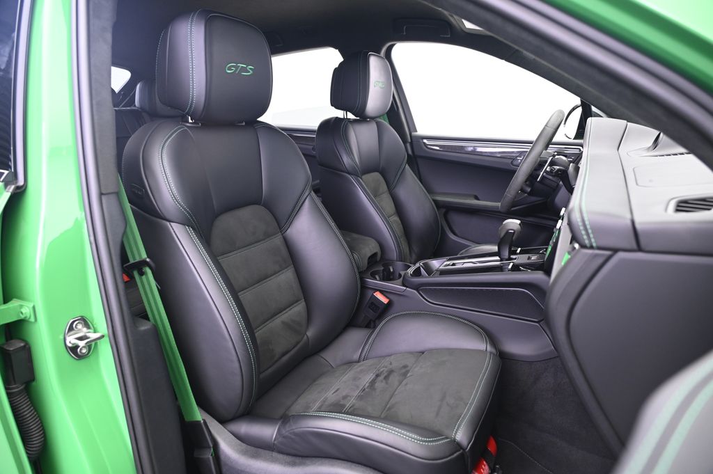 Thumbnail: 2022 Porsche Macan - 24