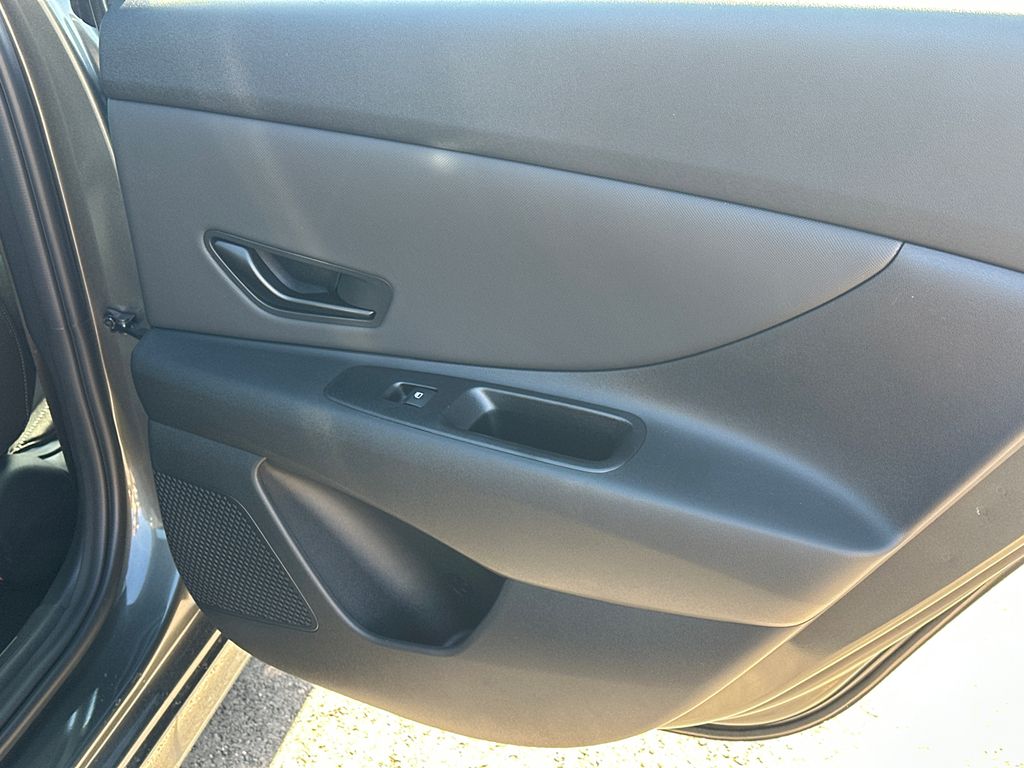 Used 2025 Gray Hyundai SEL Sport image 16