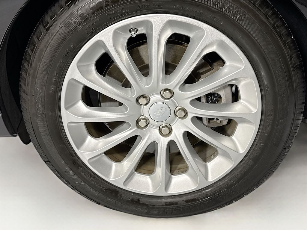 Thumbnail: 2020 Land Rover Range Rover - 32