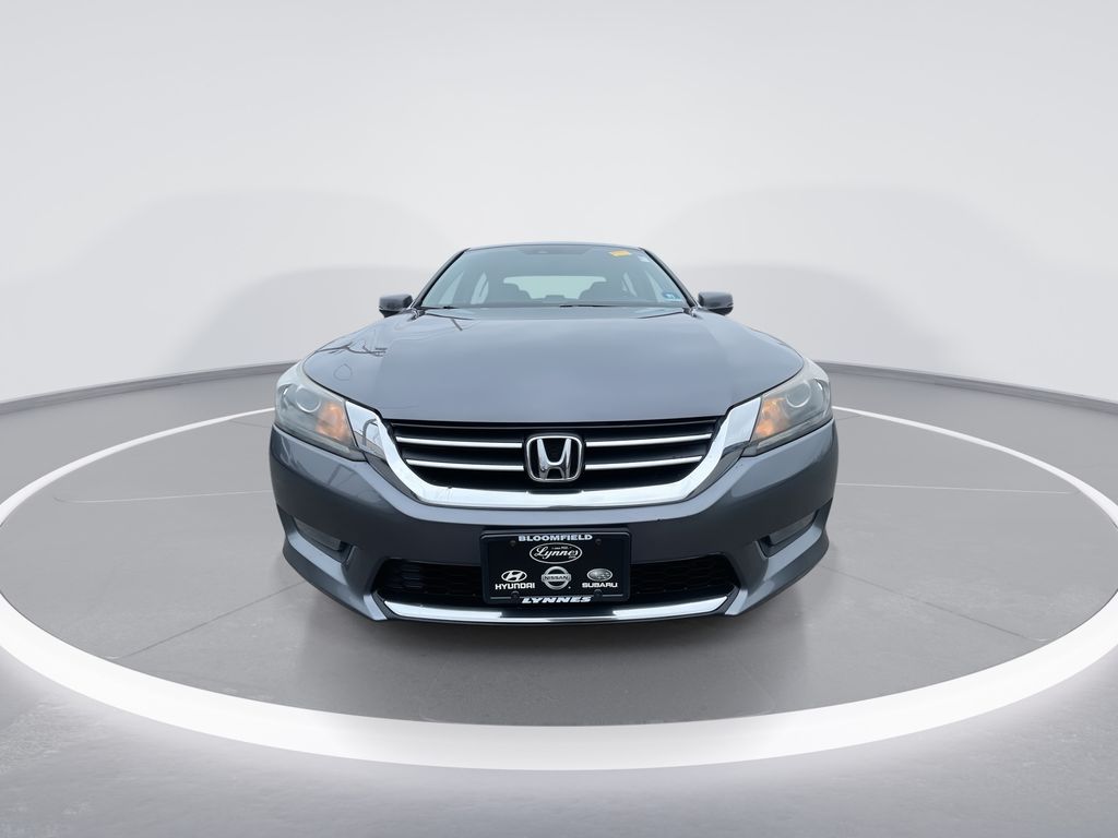 View vehicle photo 3