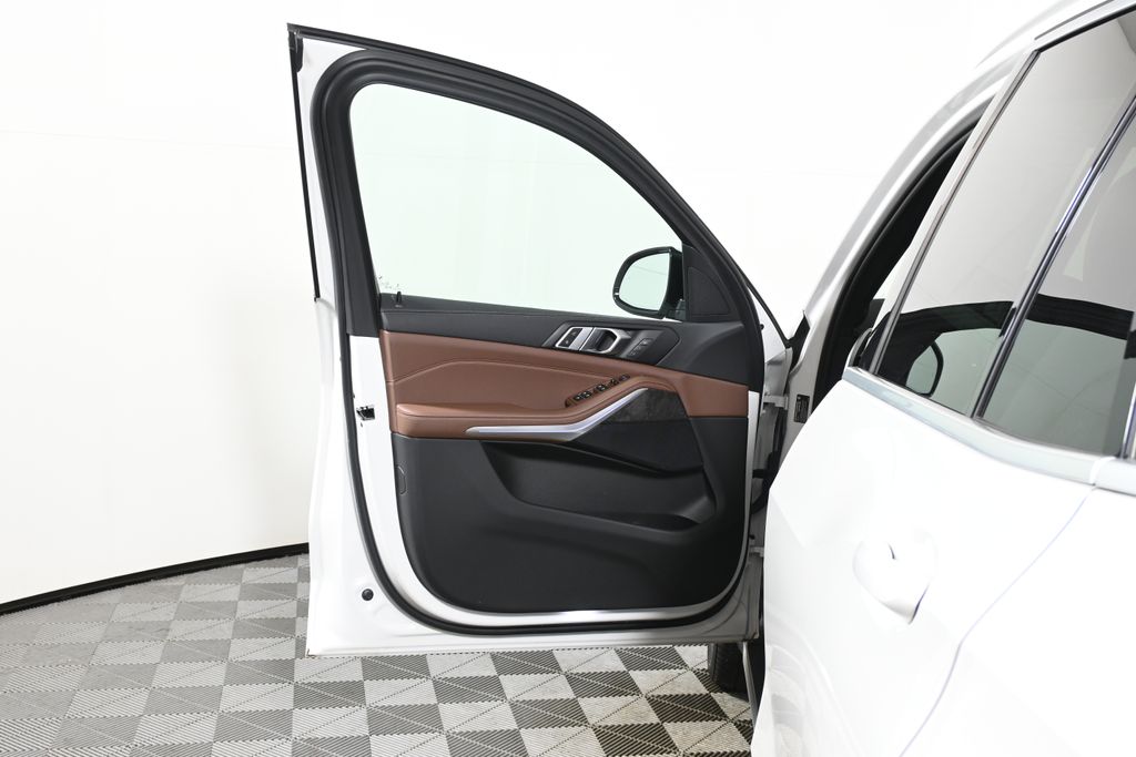 Thumbnail: 2023 BMW X5 - 29