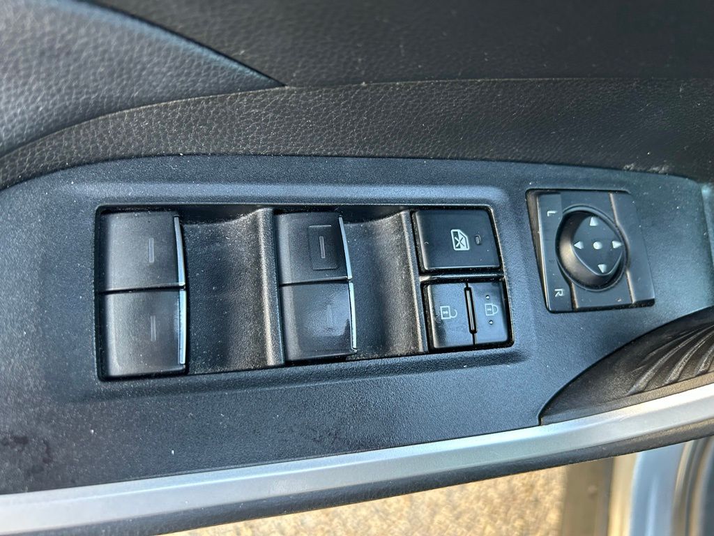 Thumbnail: 2022 Toyota RAV4 - 16
