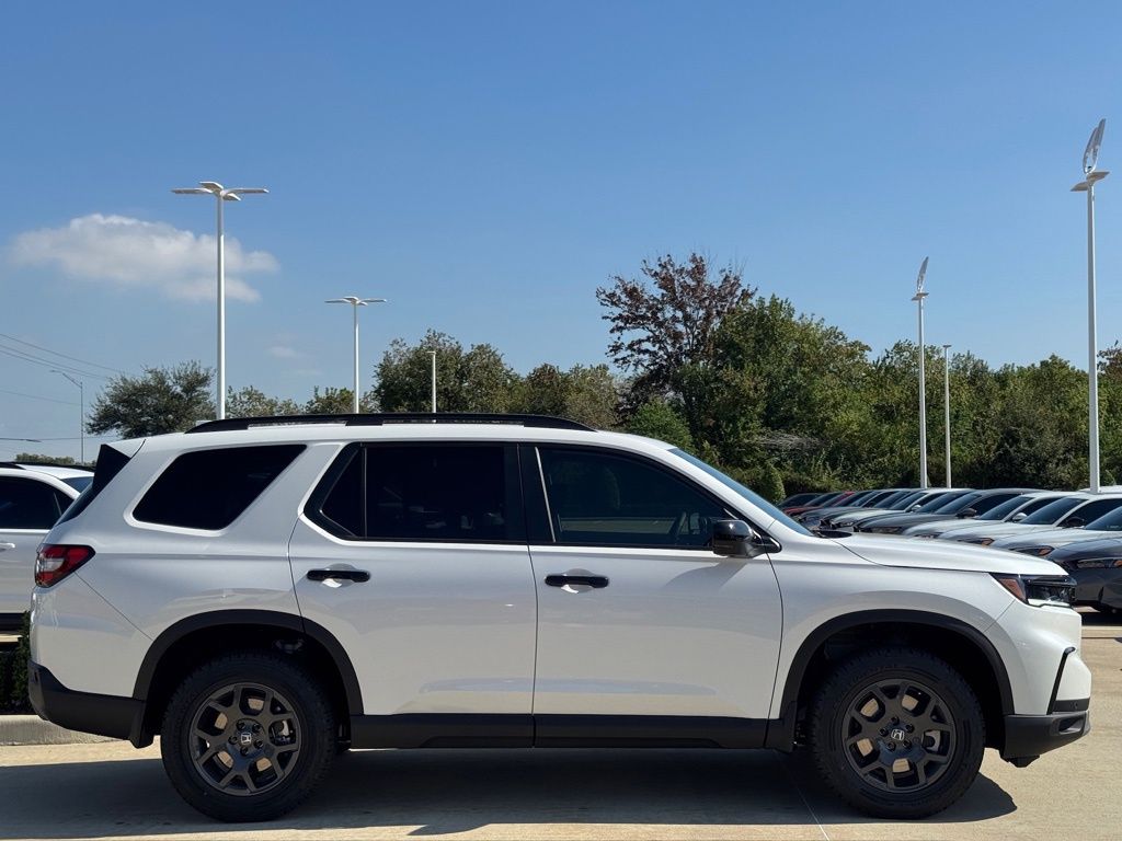 2025 Honda Pilot TrailSport White at Community Honda