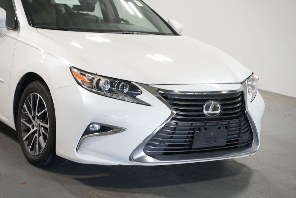 Thumbnail: 2017 Lexus ES - 4