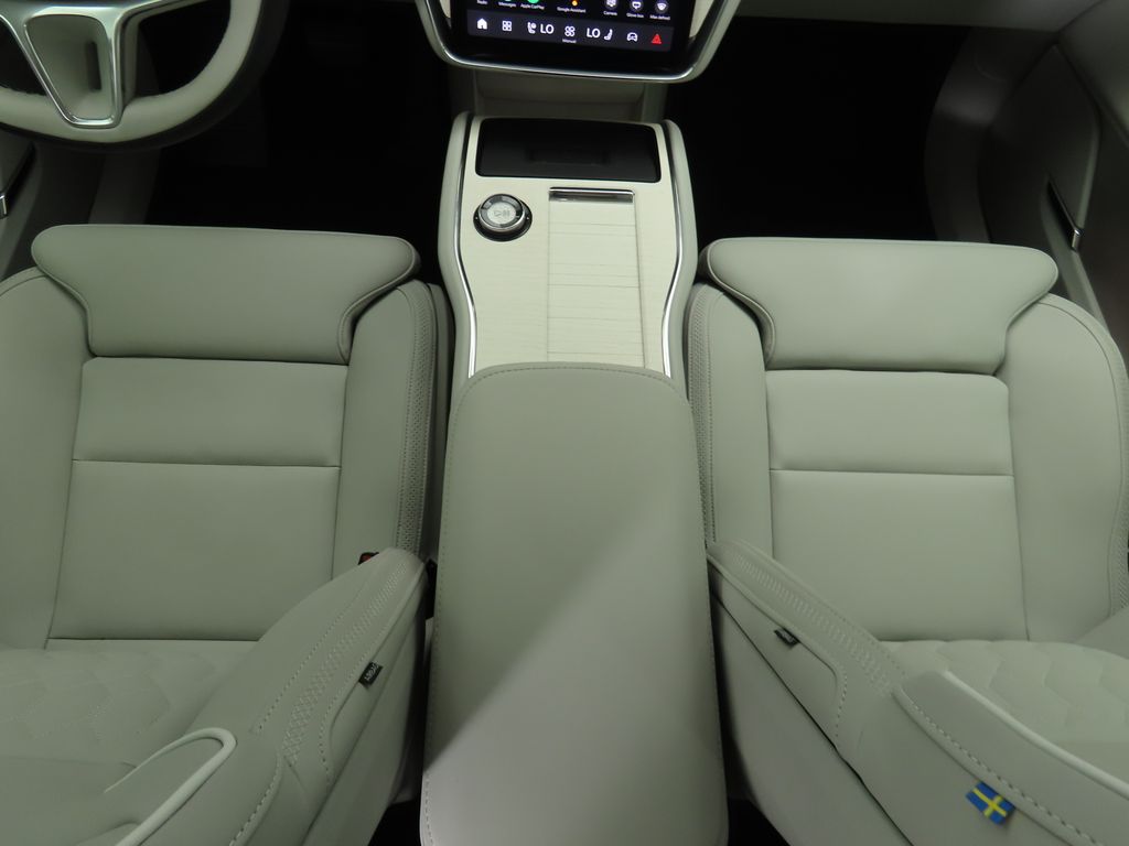 2025 Volvo EX90  16
