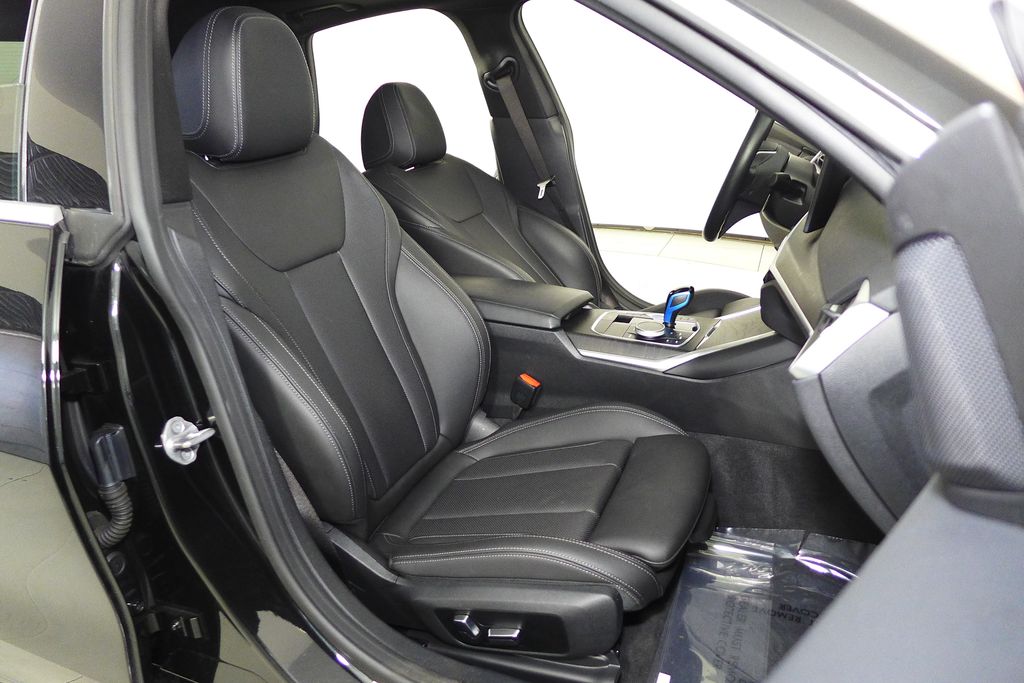 Thumbnail: 2023 BMW i4 - 19