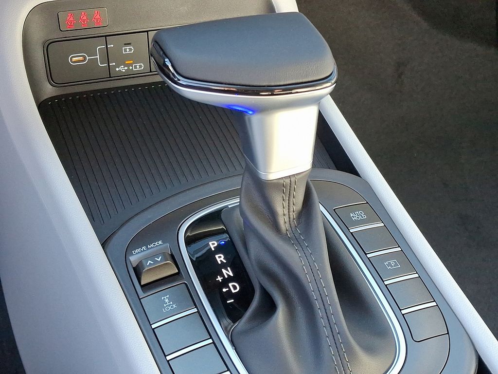 2025 Hyundai Kona SEL 7