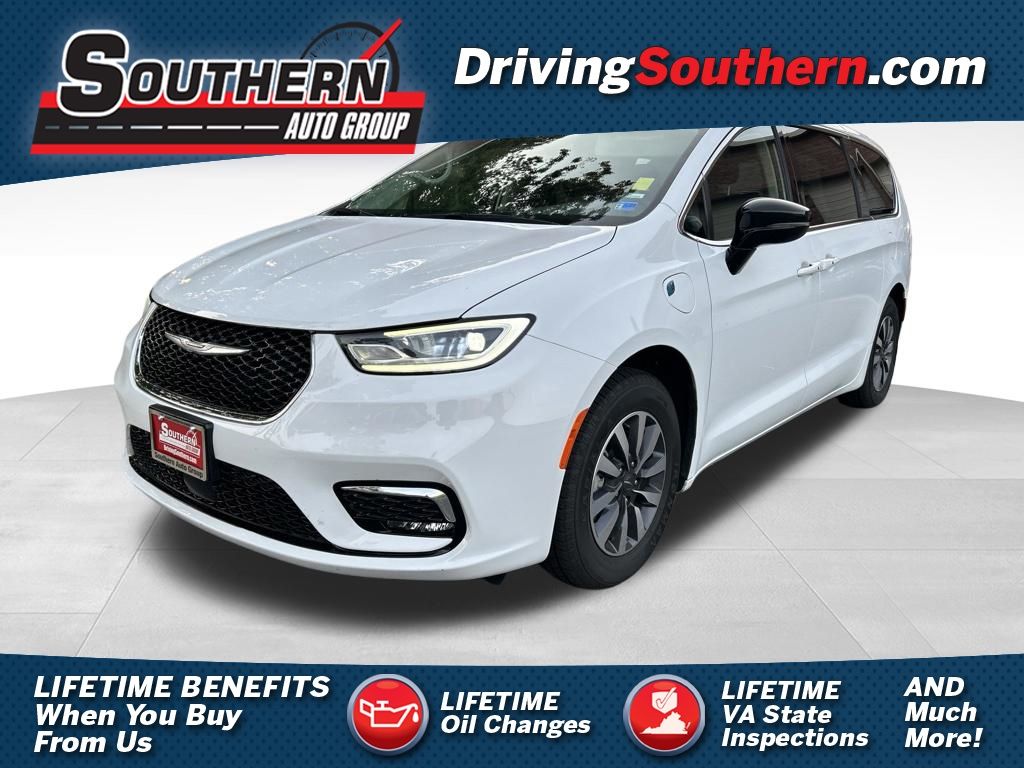 Bright White Clearcoat 2024 Chrysler Pacifica Hybrid Minivan Front-Wheel Drive Continuously Variable Transmission
