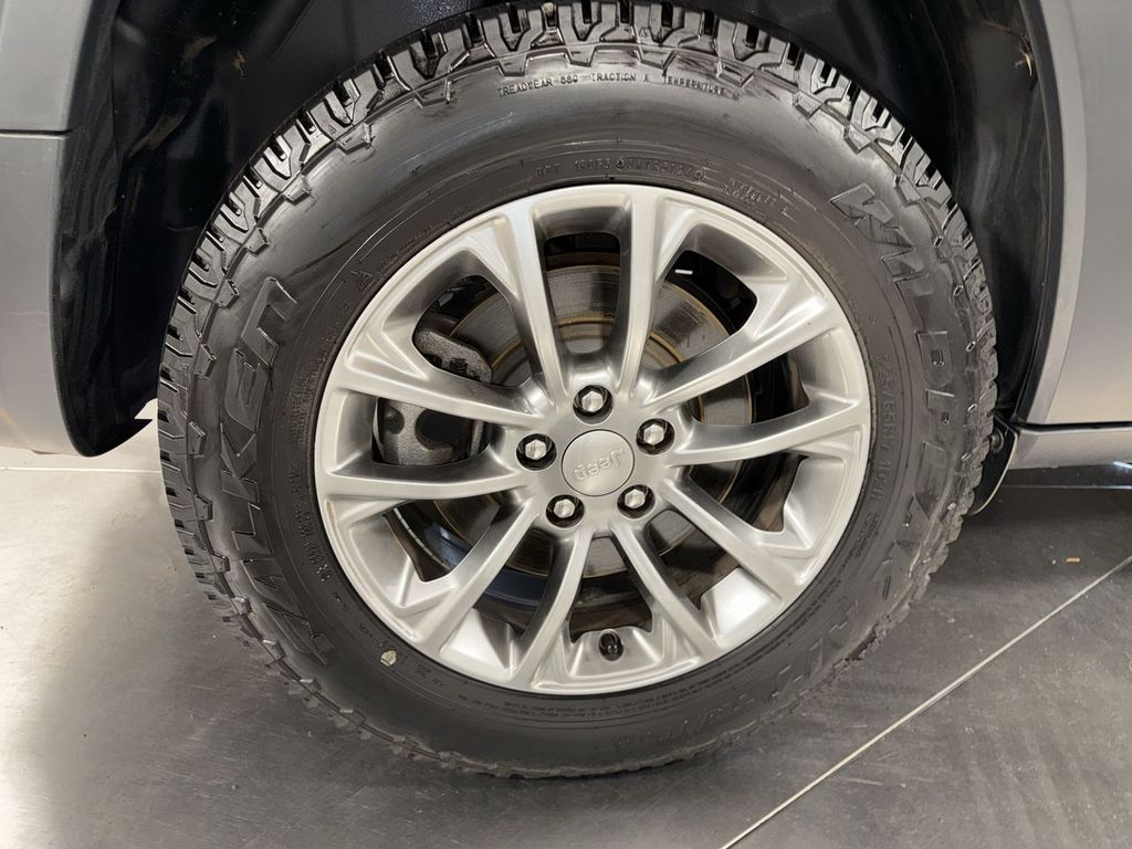 used 2019 Jeep Cherokee car, priced at $16,702