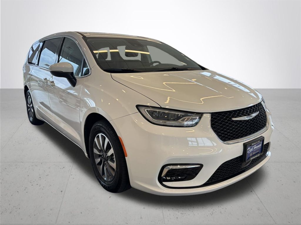 2023 Chrysler Pacifica Hybrid Touring L