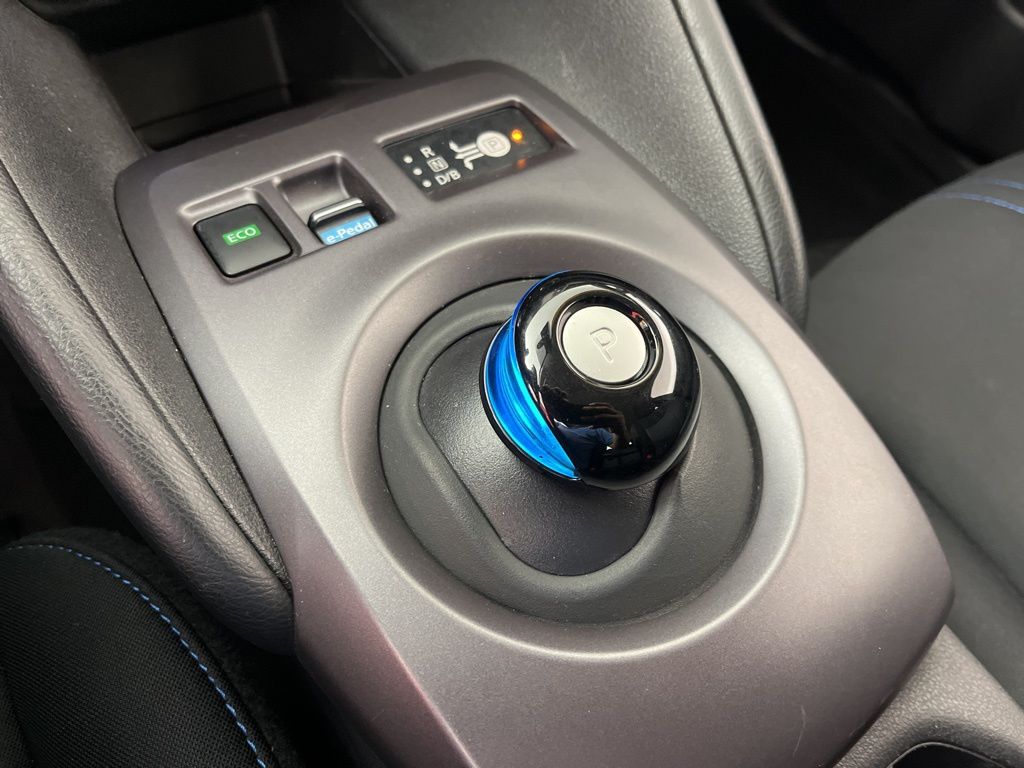 Thumbnail: 2022 Nissan Leaf - 32