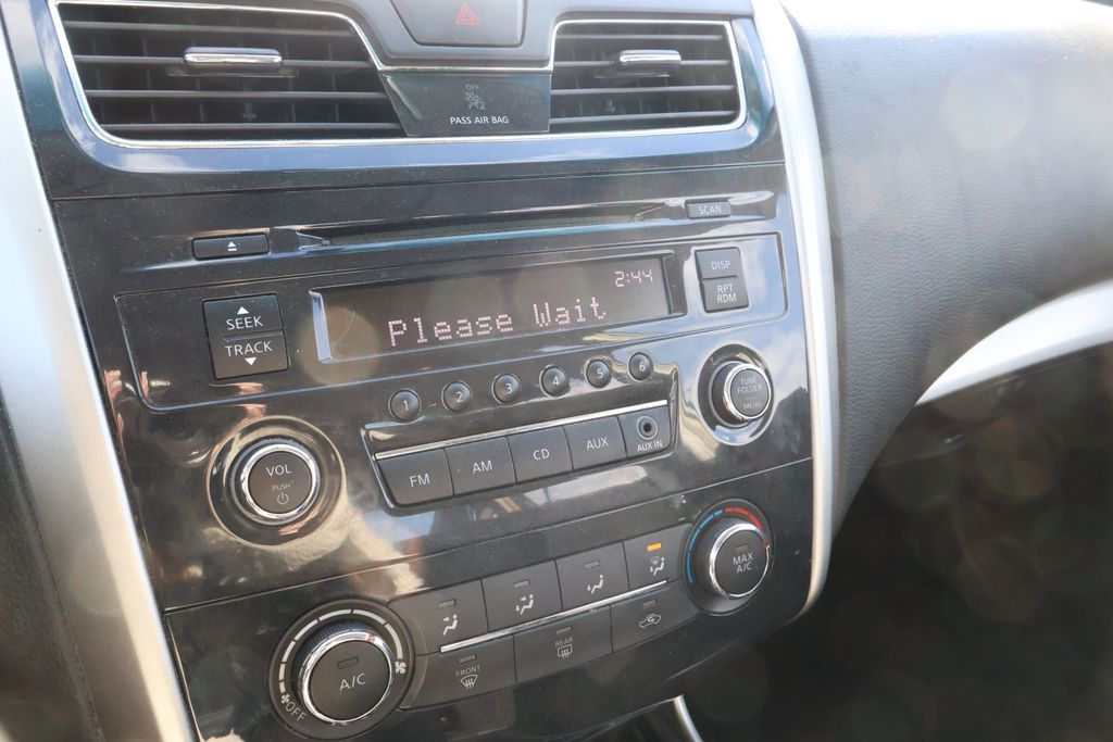 Thumbnail: 2013 Nissan Altima - 18