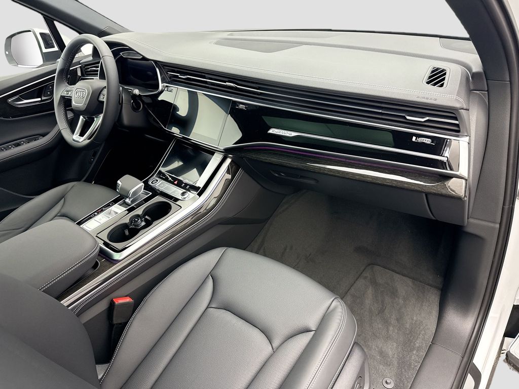 Thumbnail: 2026 Audi Q7 - 16