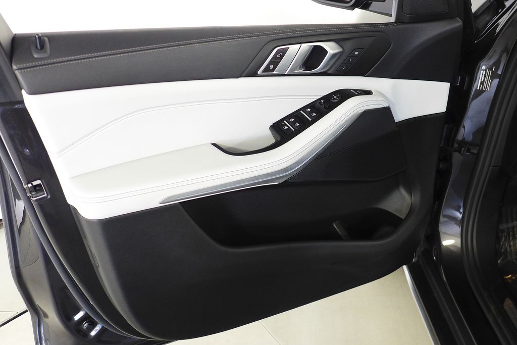 Thumbnail: 2023 BMW X5 - 11