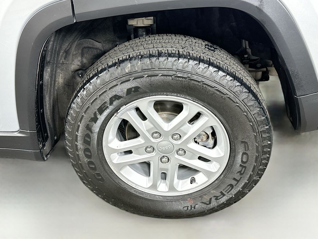 Thumbnail: 2023 Jeep Grand Cherokee - 30