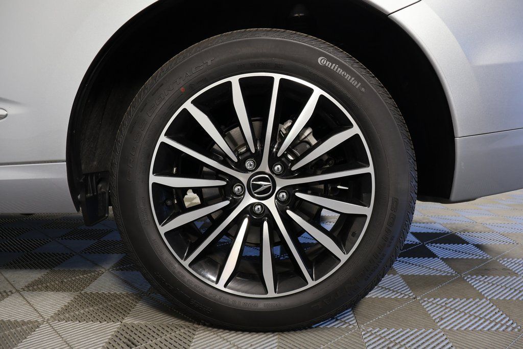 Thumbnail: 2025 Acura RDX - 16