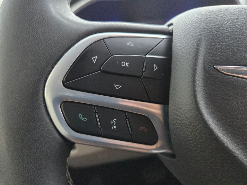Used 2024 Chrysler Pacifica Van