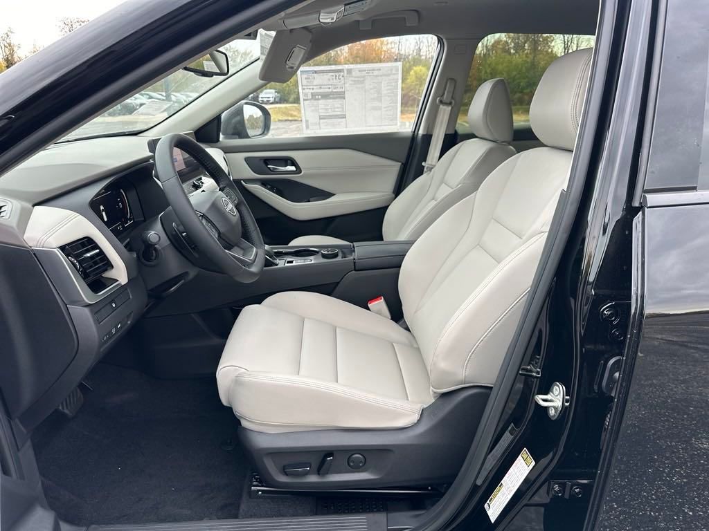 2025 Nissan Rogue SL photo