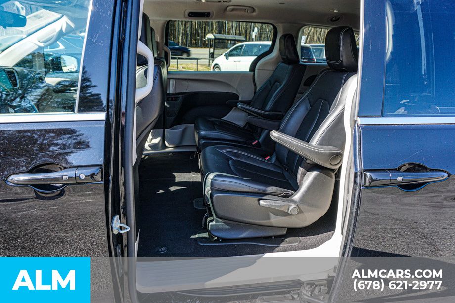 Used 2024 Black Chrysler Select image 21