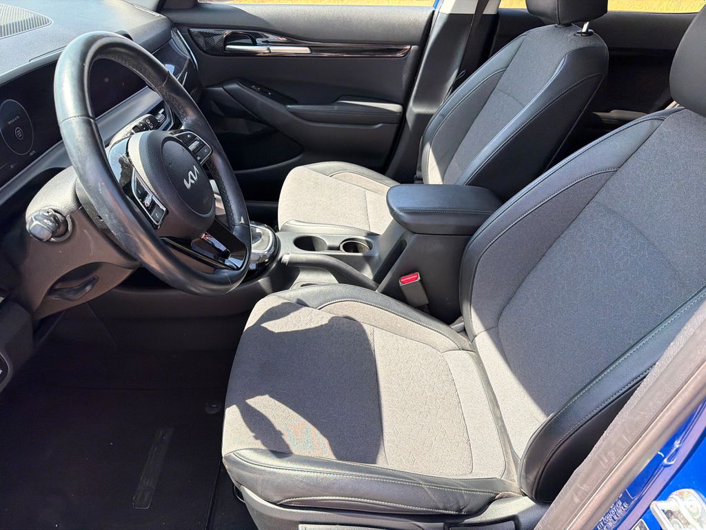 Used 2024 Blue Kia S image 9