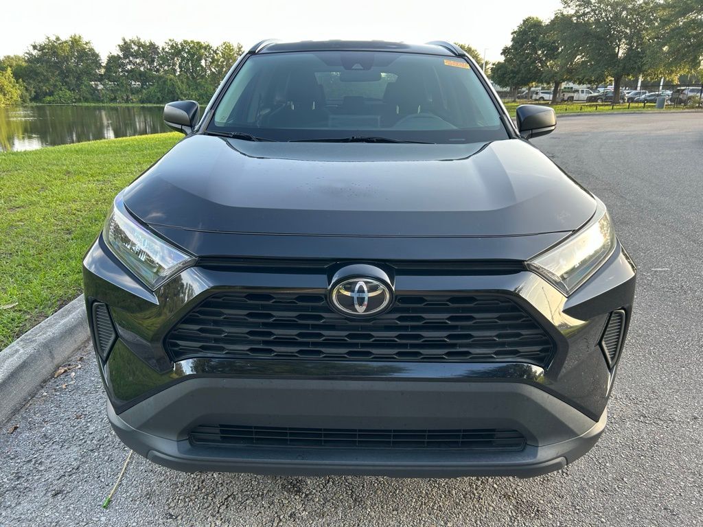 2019 Toyota RAV4 LE 8