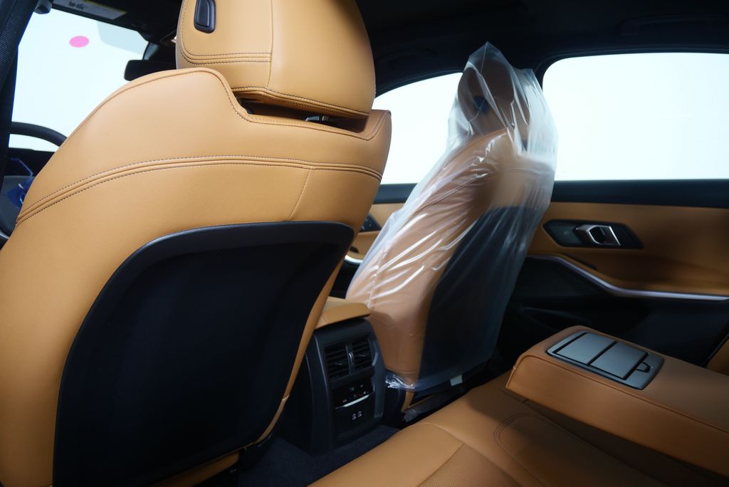 Thumbnail: 2026 BMW 3 Series - 16