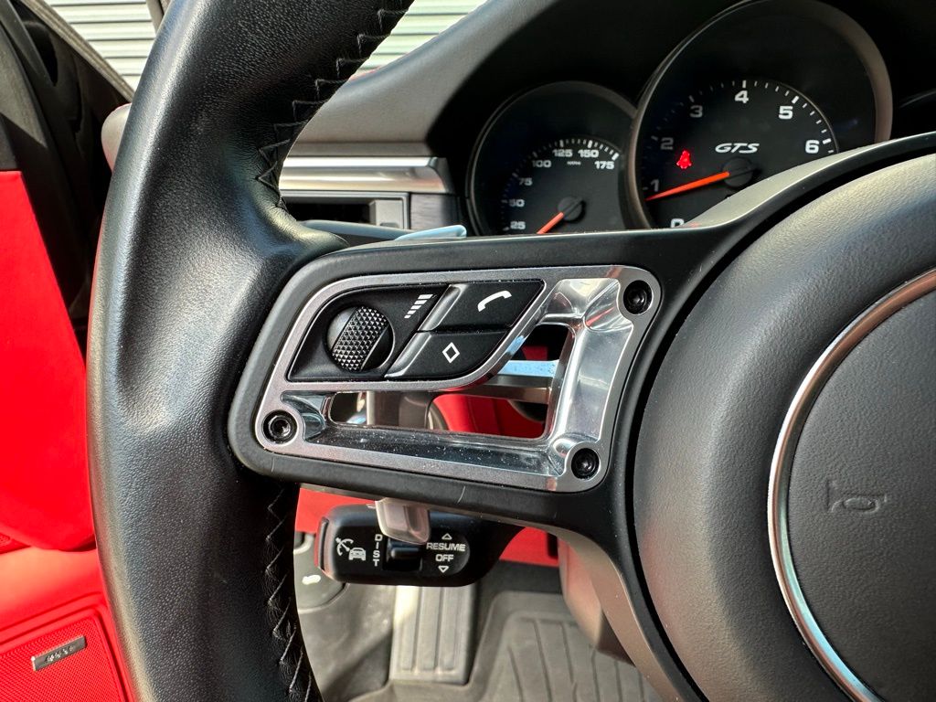 Thumbnail: 2020 Porsche Macan - 17