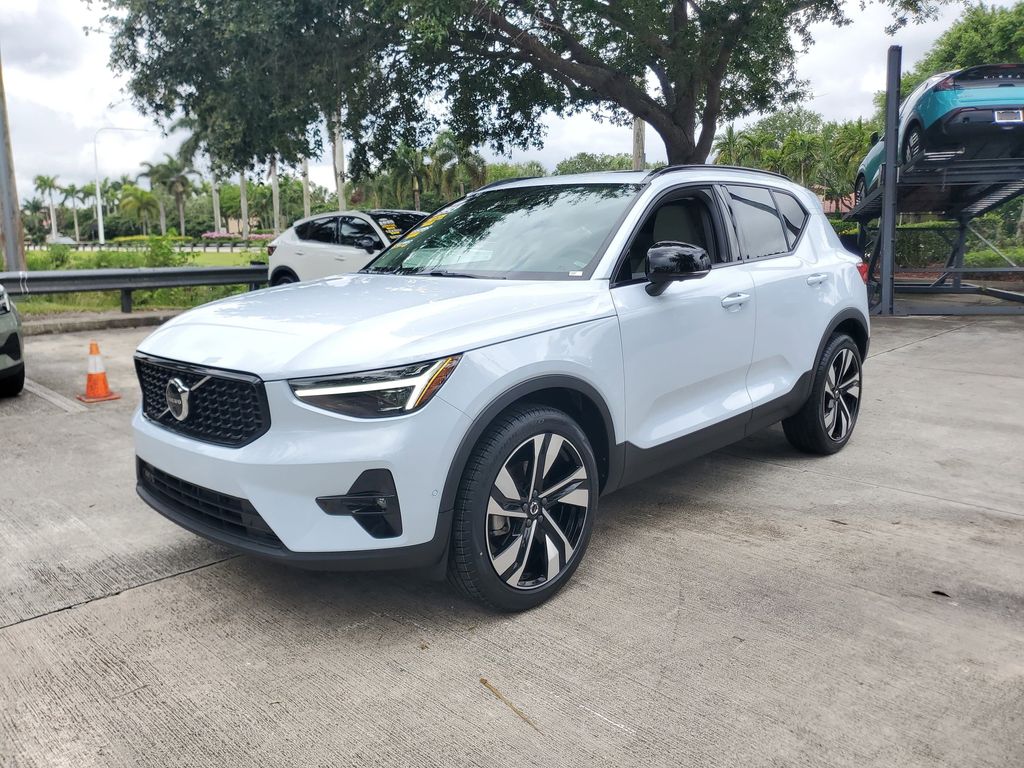 used 2024 Volvo XC40 car, priced at $33,470