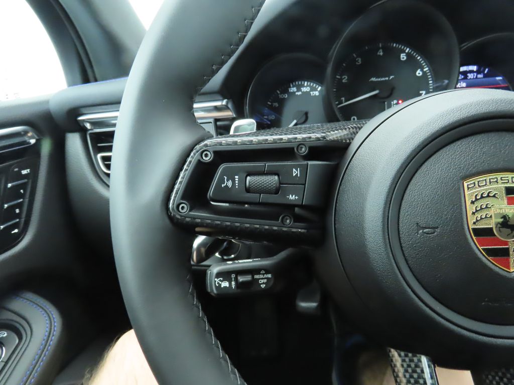 Thumbnail: 2025 Porsche Macan - 12