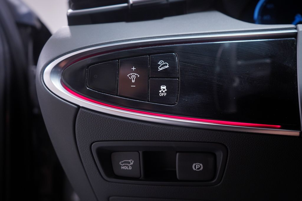 2024 Genesis GV70  19