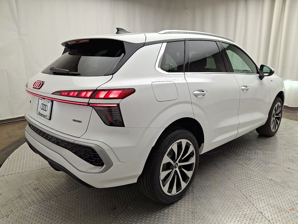 Thumbnail: 2026 Audi Q3 - 3