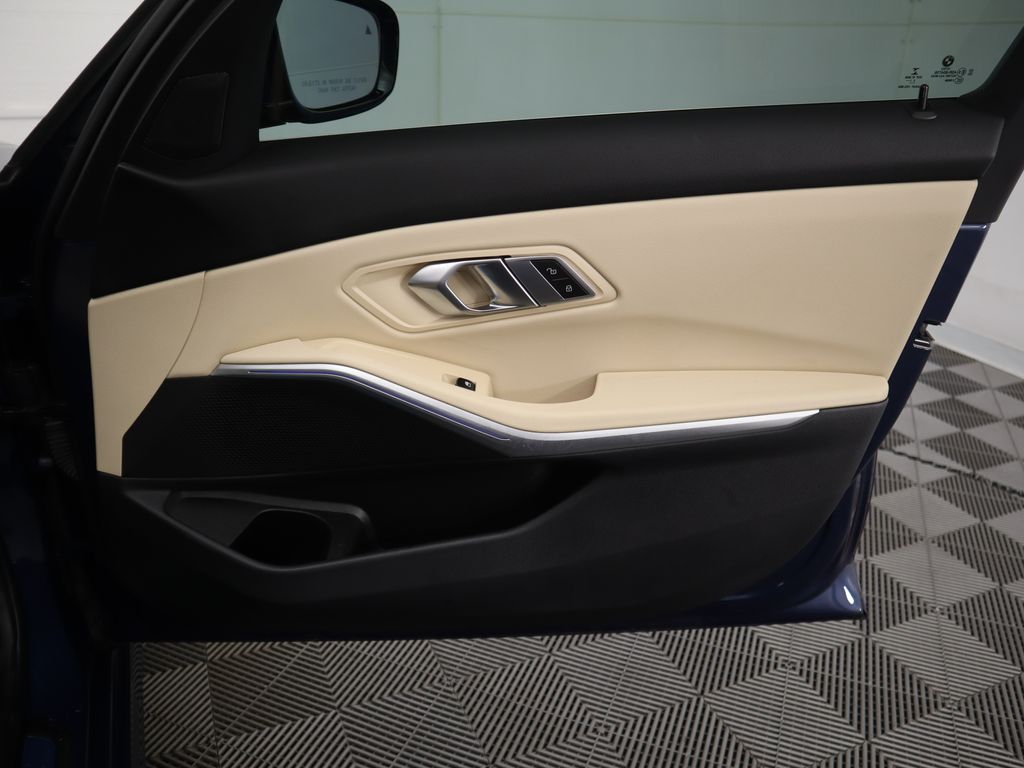 Thumbnail: 2022 BMW 3 Series - 26