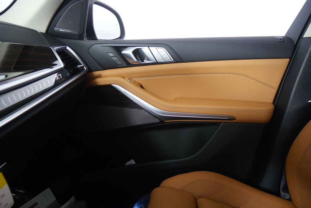 Thumbnail: 2026 BMW X7 - 25