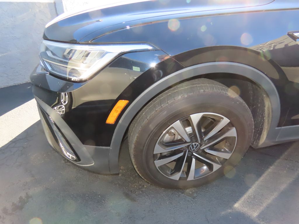 Thumbnail: 2023 Volkswagen Tiguan - 2